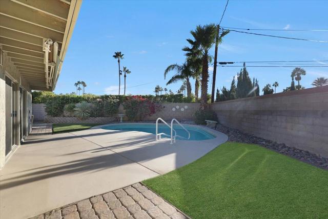 1617 E Paseo El Mirador, Palm Springs CA: https://media.crmls.org/mediaz/20ffc9dc-9250-4684-b856-e961c749a74d.jpg