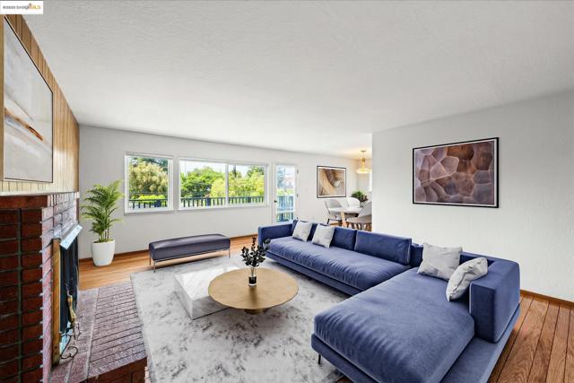 3312 Wisconsin St, Oakland CA: https://media.crmls.org/mediaz/20ffeaf0-f6e7-48d4-aff1-e27bf044ef32.jpg