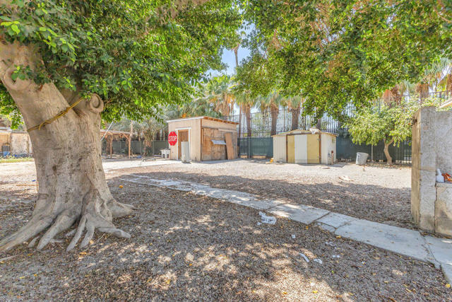 50351 Monroe Street, Indio CA: https://media.crmls.org/mediaz/21005015-17fd-4f2d-bddf-5a56b6db6c6f.jpg