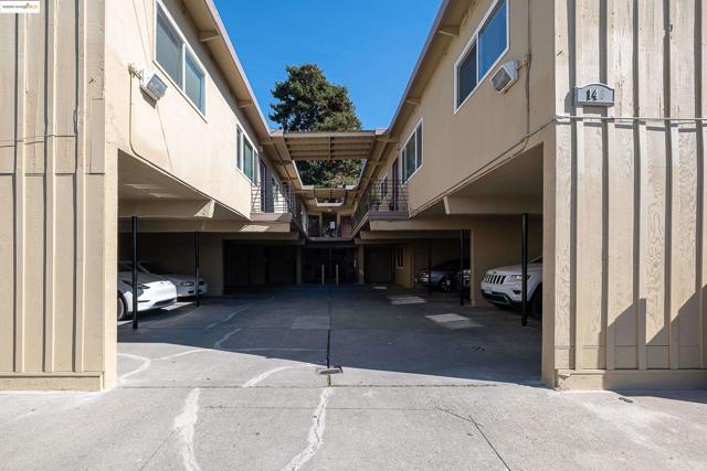 146 19Th St, Richmond CA: https://media.crmls.org/mediaz/210161fc-69f6-40be-bbd6-979fc589e5b0.jpg