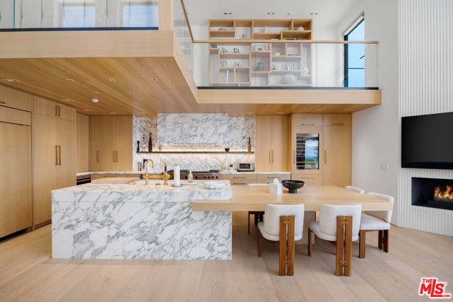 24818 Malibu Road, Malibu CA: https://media.crmls.org/mediaz/2101afe9-63f3-48e0-ad80-b6002ceec56c.jpg