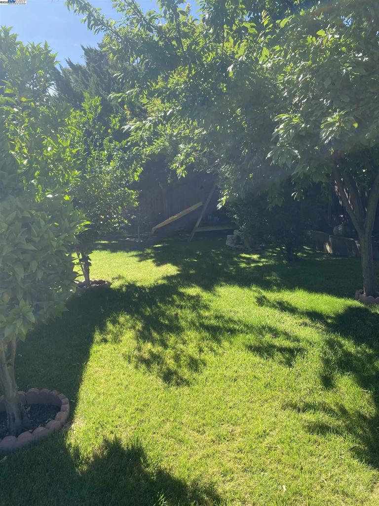https://media.crmls.org/mediaz/2101f67e-478f-4d15-ba5d-971ab8d65bf3.jpg?preset=X-Large
