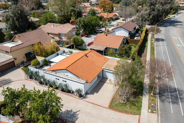 1161 Triunfo Canyon Road, Westlake Village CA: https://media.crmls.org/mediaz/210243da-72a3-4f59-9ca8-f583ee758d12.jpg