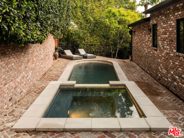 1524 Sunset Plaza Drive, Los Angeles CA: https://media.crmls.org/mediaz/21024c28-8cfb-4a96-b1e9-18b28cadd517.jpg