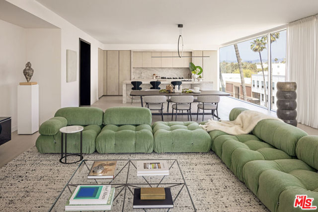 9200 Wilshire Blvd, Beverly Hills CA: https://media.crmls.org/mediaz/21028cf6-c50d-40d9-bc4d-8a8d3867cb3e.jpg