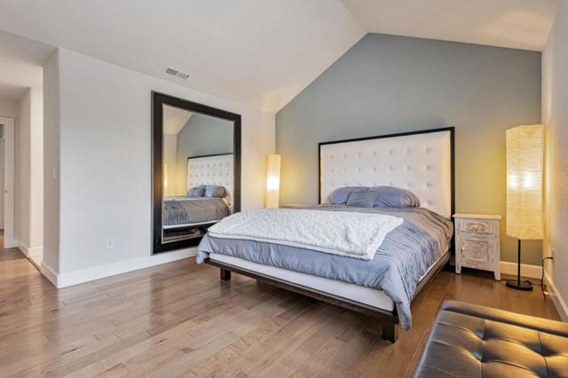 578 Seahorse Lane, Redwood City CA: https://media.crmls.org/mediaz/21029686-c02c-4115-a477-bba6495ceda7.jpg