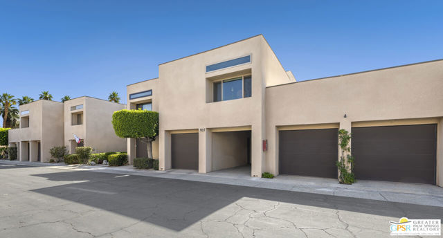475 Village Square, Palm Springs CA: https://media.crmls.org/mediaz/2102fade-783e-4b54-bd15-0bce4399f8e2.jpg