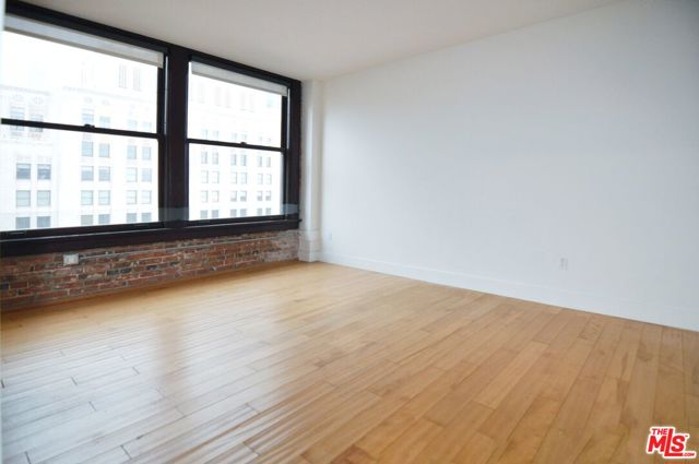 460 S Spring Street, Los Angeles CA: https://media.crmls.org/mediaz/21034c65-f0a0-42d7-8ae4-a07968df0740.jpg