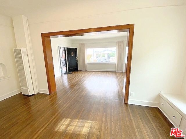 25 Falcon Avenue, Long Beach CA: https://media.crmls.org/mediaz/21038841-8ffe-4507-834c-fe673e3c4fb9.jpg