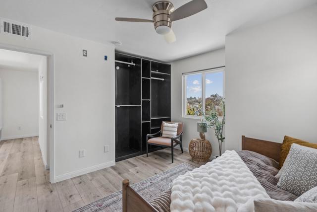 4503 Carnaby, Carlsbad CA: https://media.crmls.org/mediaz/2103e65e-7c18-43cd-b950-20b2190306f9.jpg