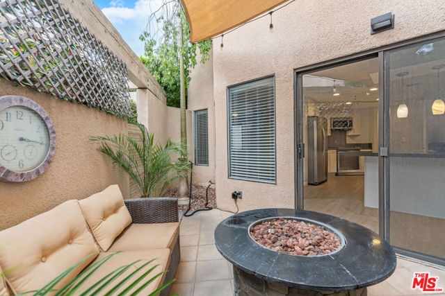 869 Village Square, Palm Springs CA: https://media.crmls.org/mediaz/2103eb05-cc49-462a-bde7-d98e5db21ee4.jpg