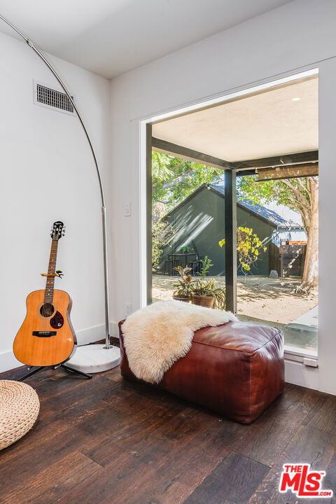 4838 Coldwater Canyon Avenue, Sherman Oaks CA: https://media.crmls.org/mediaz/21045db4-5466-4334-9d85-ea23f6f6a097.jpg