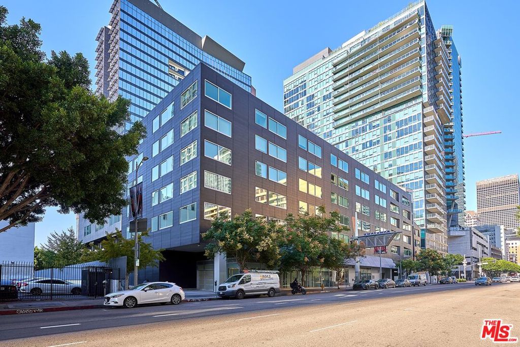 901 S Flower Street #500