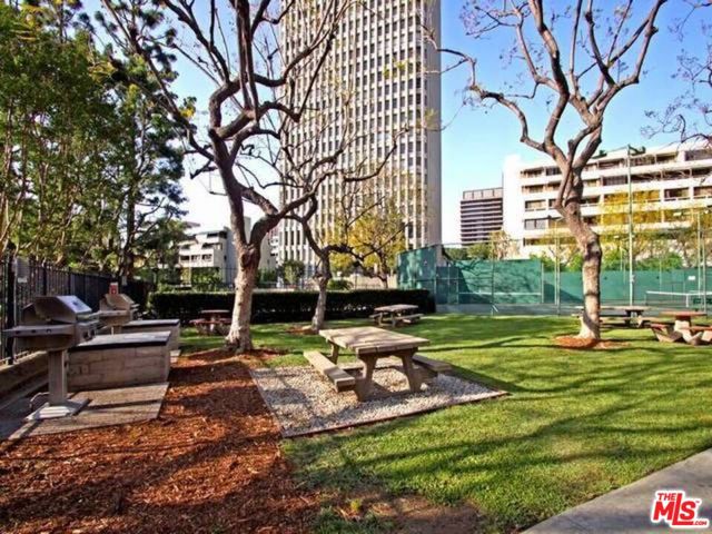 800 W 1st Street, Los Angeles CA: https://media.crmls.org/mediaz/2104bacc-63df-4576-94cd-a641ea505b14.jpg