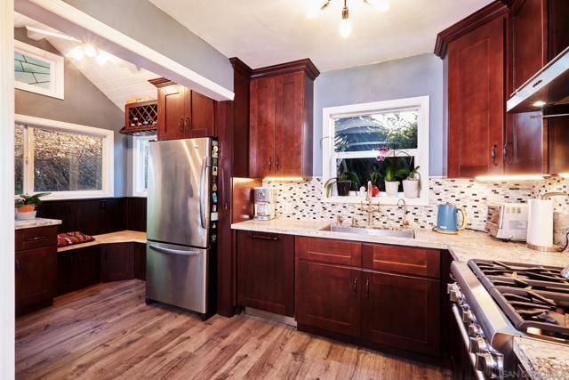 8417 Lemon Avenue, La Mesa CA: https://media.crmls.org/mediaz/2104ff5e-eebd-4876-901d-bdbc1eaa2086.jpg