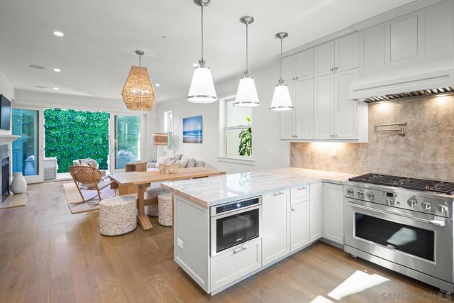 548 G Avenue, Coronado CA: https://media.crmls.org/mediaz/21051789-5a2c-490f-bce2-539ccbe5ad47.jpg