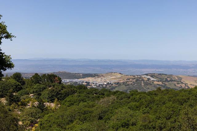 26048 Paseo Del Sur, Monterey CA: https://media.crmls.org/mediaz/2105ac6a-3991-4624-89d2-e169656c7040.jpg