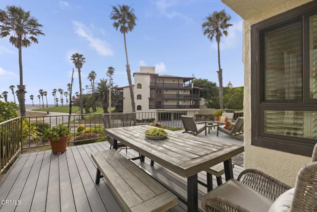 2205 Vina Del Mar, Oxnard CA: https://media.crmls.org/mediaz/2105d3d0-3f6d-4ec5-956f-00fa511fb776.jpg
