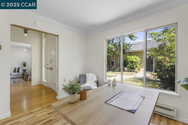 1833 Skycrest Dr, Walnut Creek CA: https://media.crmls.org/mediaz/2105f672-baaa-4bb8-a032-0737c64237f1.jpg