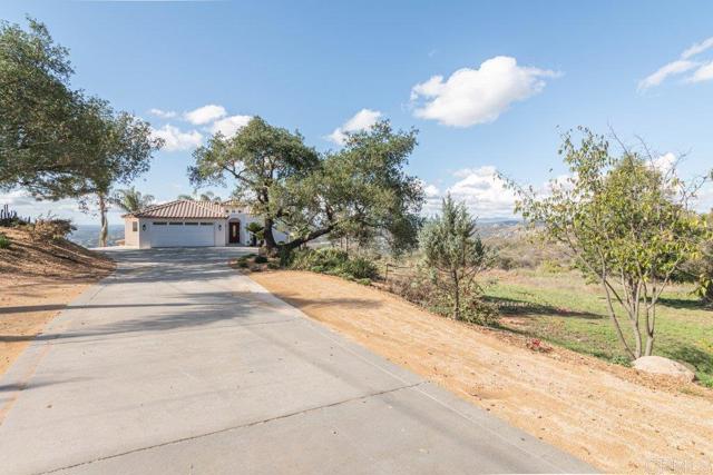 1810 Via Ladera, Fallbrook CA: https://media.crmls.org/mediaz/21065d67-9c71-44b2-b2e9-a3506fe265f1.jpg