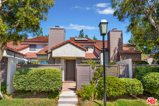 1017 Via Colinas, Thousand Oaks CA: https://media.crmls.org/mediaz/21066eab-c5a9-4c18-a334-69e807610e46.jpg