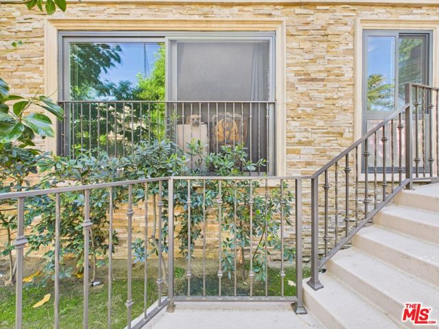 15344 Weddington Street, Sherman Oaks CA: https://media.crmls.org/mediaz/210676eb-c441-48c8-87eb-e10d2bd4e094.jpg
