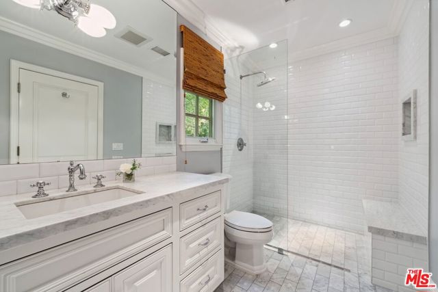 4714 Balboa Avenue, Encino CA: https://media.crmls.org/mediaz/2106c9ca-d930-4aca-b9a8-c1edaf109d5c.jpg