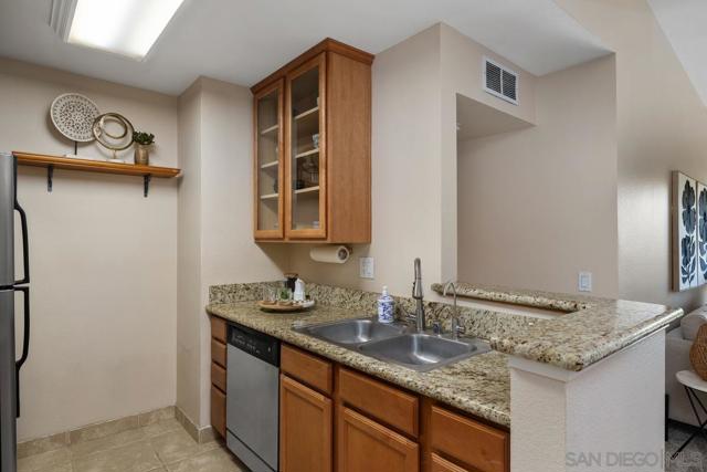 7190 Shoreline Dr, San Diego CA: https://media.crmls.org/mediaz/21072709-2d9c-4c39-9c04-06be616436ce.jpg