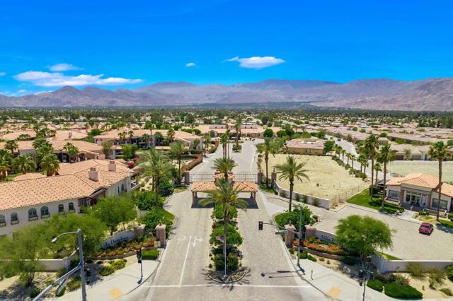 2802 Via Calderia, Palm Desert CA: https://media.crmls.org/mediaz/21072718-604f-44eb-96f2-ed103908d111.jpg