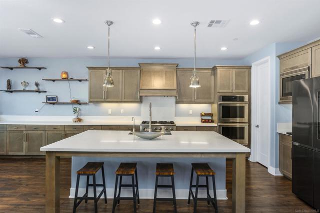 238 Ventasso Way, Fallbrook CA: https://media.crmls.org/mediaz/2107409f-8812-443c-98c9-6b718a38a7d4.jpg