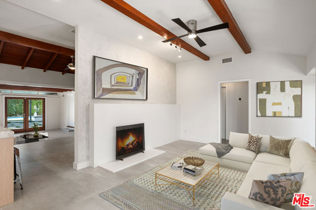 5013 Auckland Avenue, Toluca Lake CA: https://media.crmls.org/mediaz/2107aa84-5496-4847-a78c-db9d8f6527f6.jpg