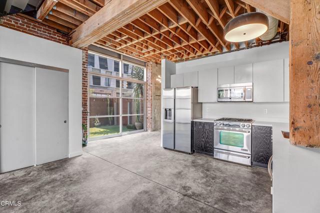 527 Molino Street, Los Angeles CA: https://media.crmls.org/mediaz/2108107c-df44-4a3e-bfe0-23deb1697401.jpg