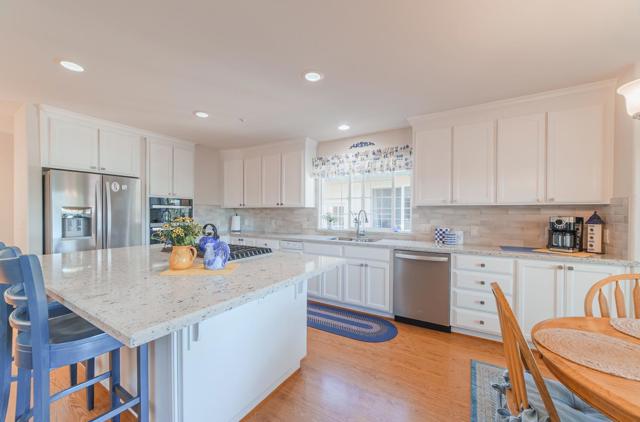 8631 Woodland Heights Court, Salinas CA: https://media.crmls.org/mediaz/2108314f-a9f8-43c9-a53e-74ae95e0252f.jpg