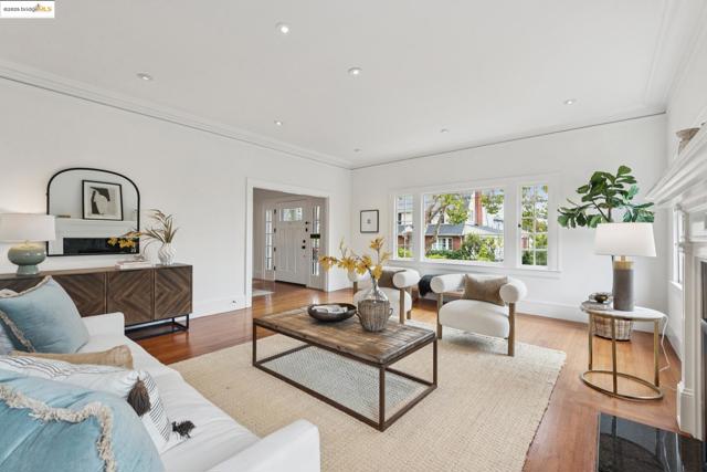 3 Craig Ave, Piedmont CA: https://media.crmls.org/mediaz/2108a0d2-309d-4ff3-a6c2-55ec820eef54.jpg