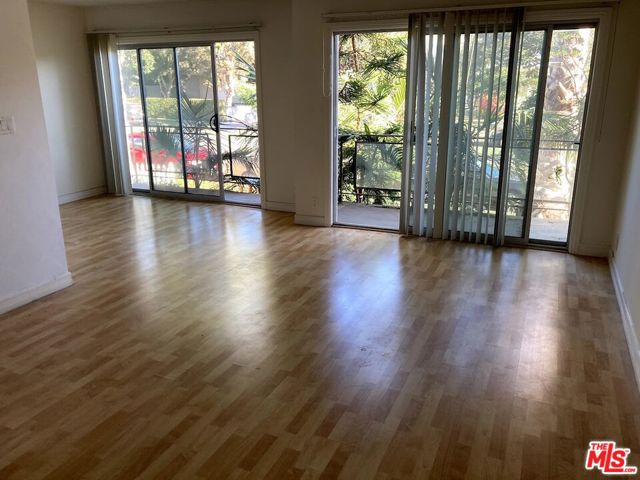 1338 14TH Street, Santa Monica CA: https://media.crmls.org/mediaz/2108a37f-e0a5-45f1-8408-fee64e7ac18a.jpg