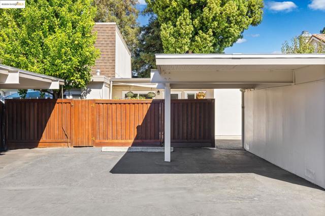 1515 Schenone Ct, Concord CA: https://media.crmls.org/mediaz/21096985-c9af-483e-9e79-123f3e892004.jpg