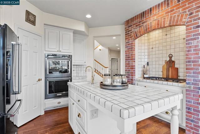 1620 Saint Francis Ct, Benicia CA: https://media.crmls.org/mediaz/210979fc-d132-43fb-8712-87fce5ac7c3d.jpg
