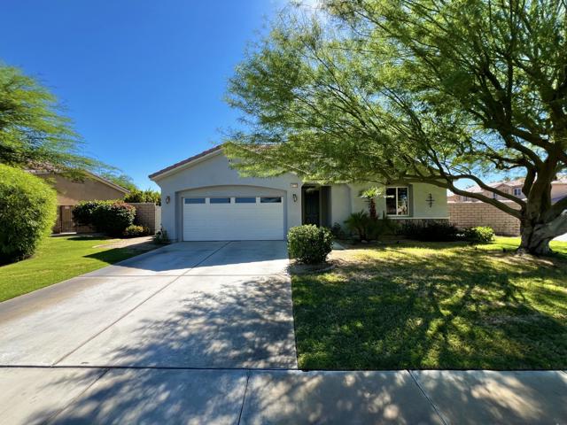 43770 Campo Place, Indio CA: https://media.crmls.org/mediaz/2109906e-3794-4e8c-b0db-95590c9c1c0c.jpg