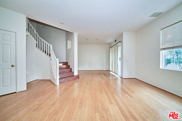 915 Somerville, Irvine CA: https://media.crmls.org/mediaz/21099533-e07f-449f-8df3-d2c19e4e2947.jpg