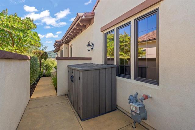 21 Bigleaf Road, Orinda CA: https://media.crmls.org/mediaz/210a8492-36ae-49d4-9d42-3318caa4a266.jpg
