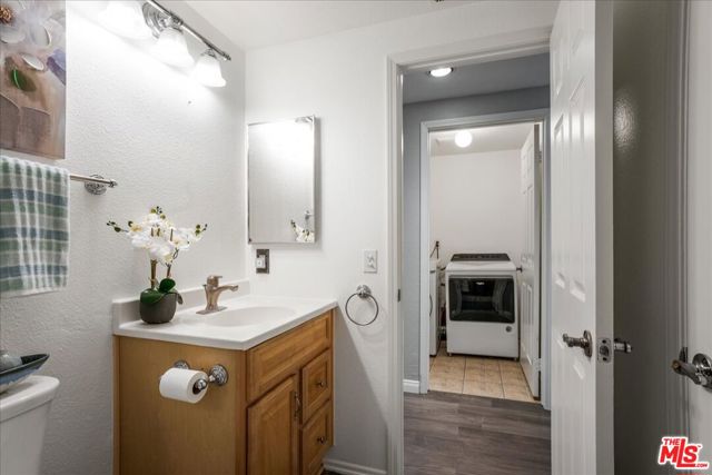 12084 London Grove Court, Moorpark CA: https://media.crmls.org/mediaz/210a887e-96c4-4ffc-b759-a7ac7c6fdcea.jpg