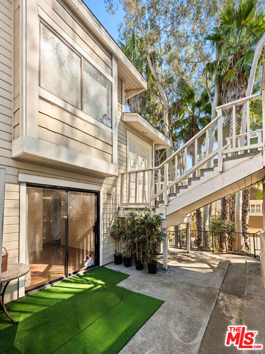 4628 Don Lorenzo Drive, Los Angeles CA: https://media.crmls.org/mediaz/210aa8ad-bef1-499a-bb9a-ea6b41f9059e.jpg