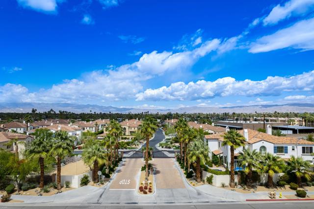 374 Terra Vita, Palm Springs CA: https://media.crmls.org/mediaz/210aab64-6057-478e-84cd-5d751ca89bf9.jpg