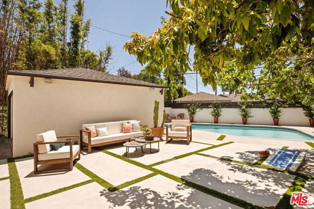 13514 Morrison Street, Sherman Oaks CA: https://media.crmls.org/mediaz/210af495-18a3-4883-93ef-a4c4995efb0e.jpg