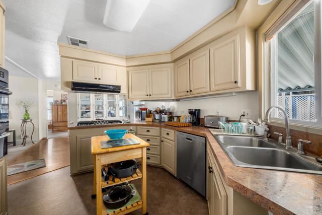 9 Pera Drive, Watsonville CA: https://media.crmls.org/mediaz/210b4e31-a51e-49b8-a4da-5a936bc0ea9d.jpg