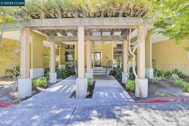 1087 Murrieta Blvd, Livermore CA: https://media.crmls.org/mediaz/210b81ce-8b9f-4e89-9d31-95e34c9b67f4.jpg