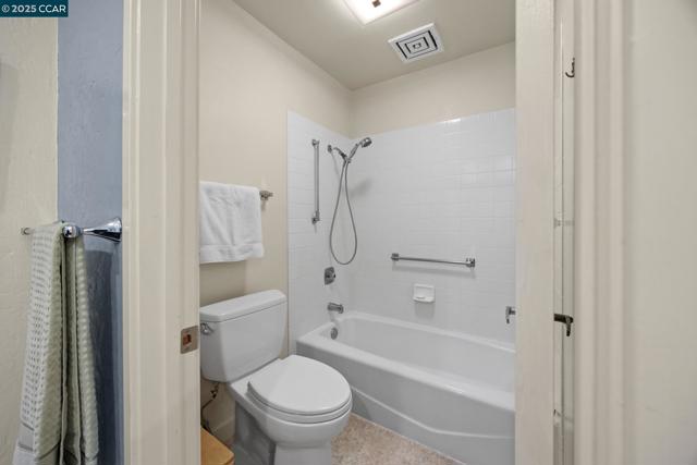3800 Terra Granada Dr, Walnut Creek CA: https://media.crmls.org/mediaz/210c68cc-6dd9-4e39-aee6-bbbfec04d828.jpg