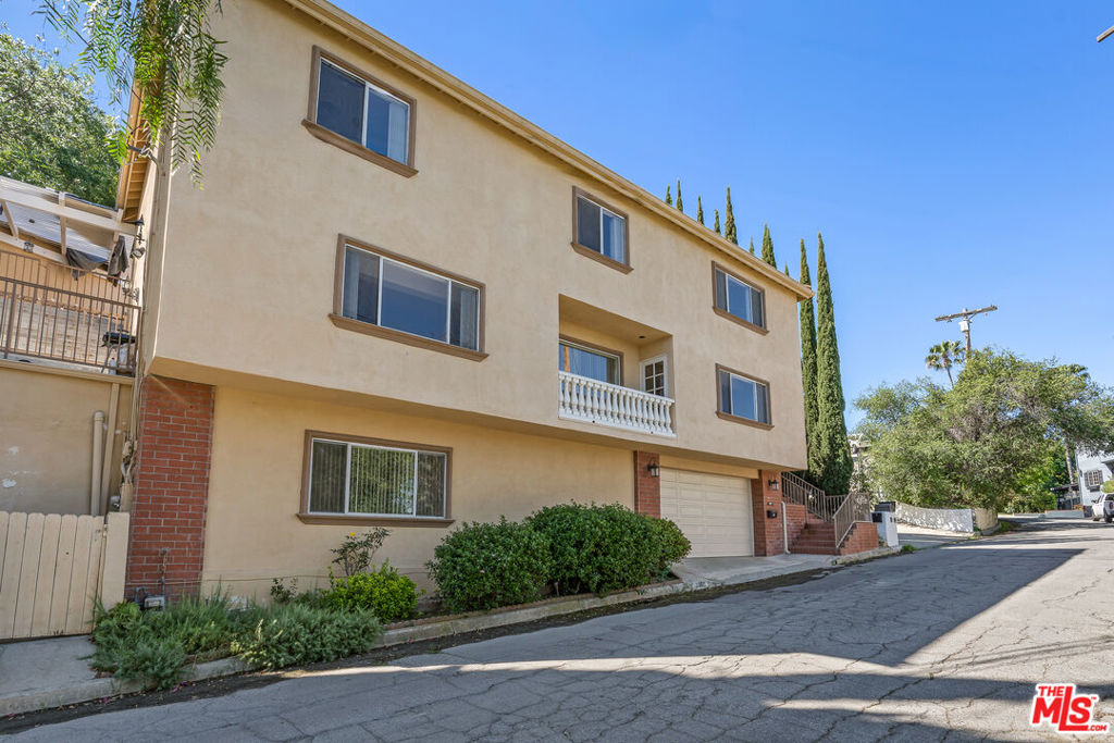 3962 OAKFIELD Drive