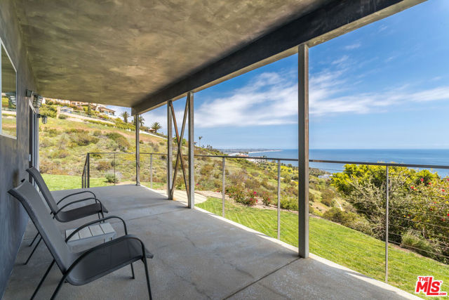 32701 Vista De Los Ondas Street, Malibu CA: https://media.crmls.org/mediaz/210e4da1-6e7e-4fc8-b417-d9cb2fc0e579.jpg