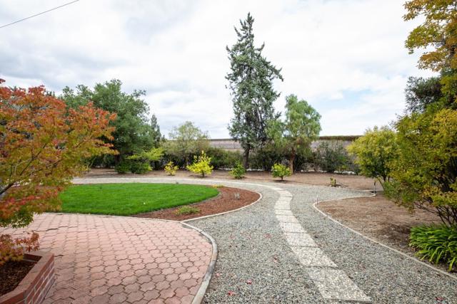 10715 Grapnel Place, Cupertino CA: https://media.crmls.org/mediaz/210e514d-ec84-40dd-85ac-f3210c9cb5f7.jpg